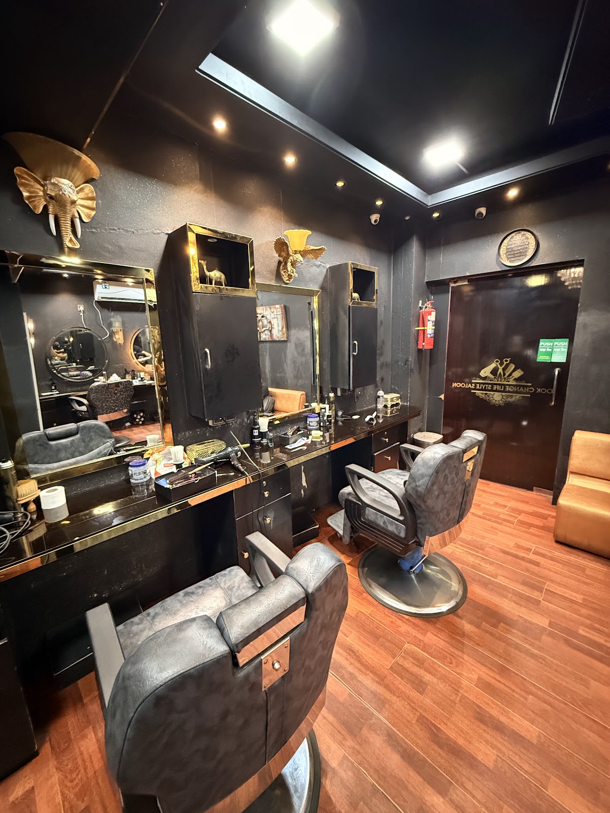 Look Change Lifestyle Saloon logo