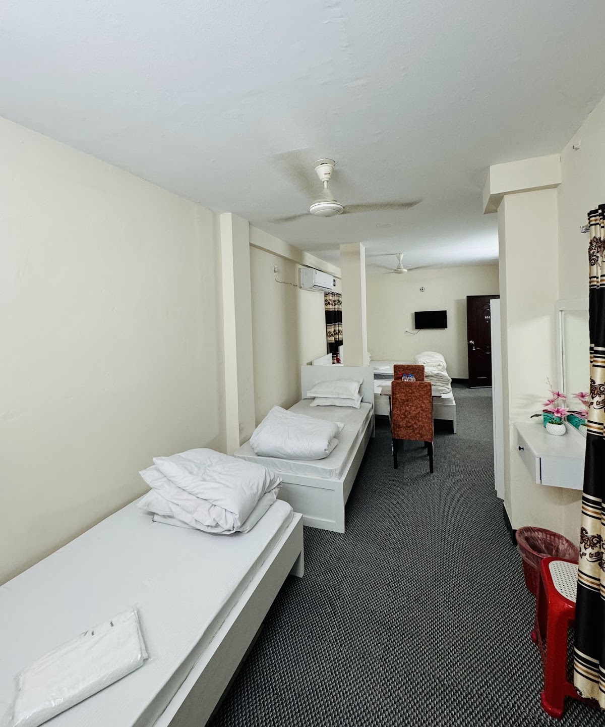 Hotel In Need logo