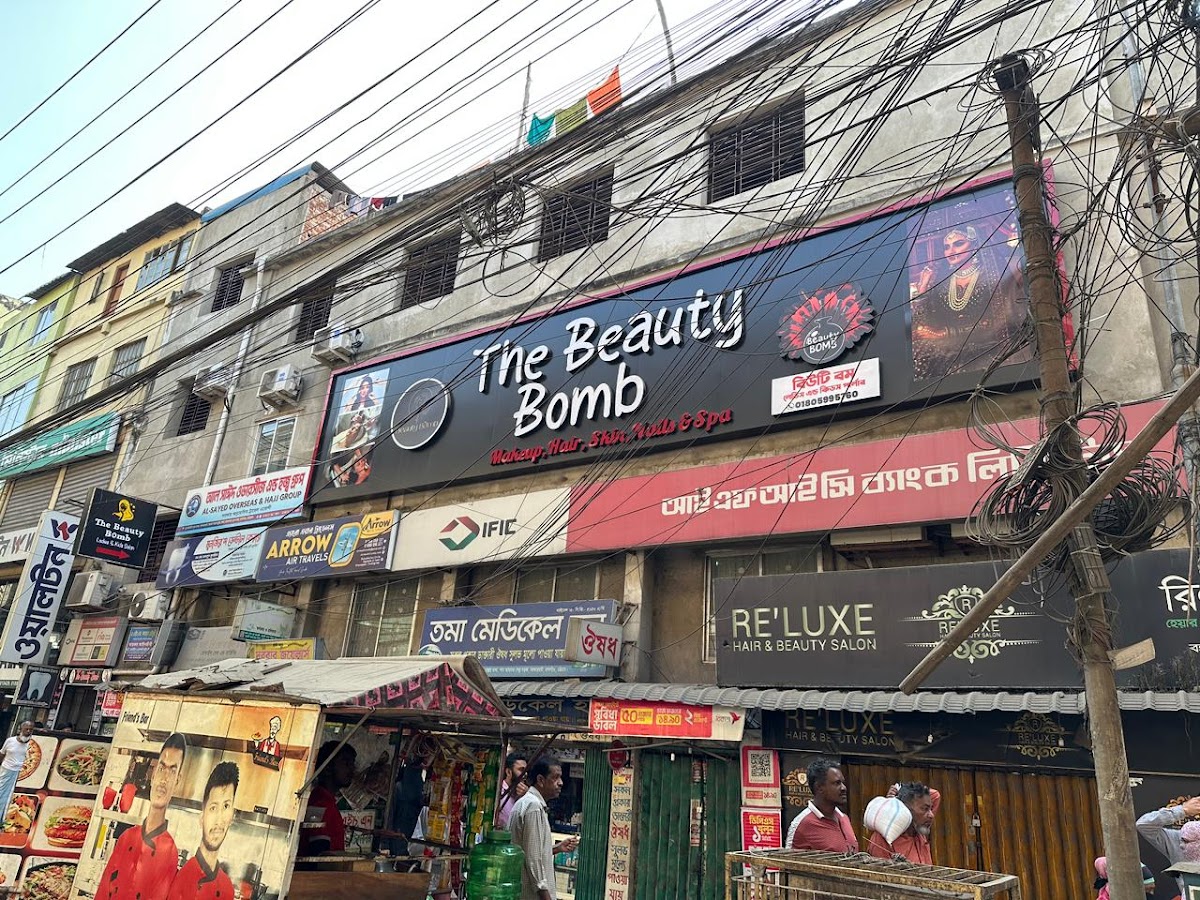 The Beauty Bomb Ladies Saloon logo