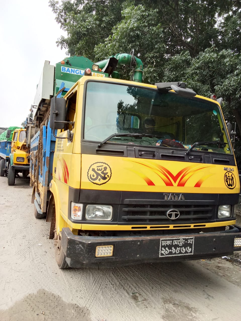 Pickup Renta Car in Dhaka (হাফিজা এন্টারপ্রাইজ) - Photo 2