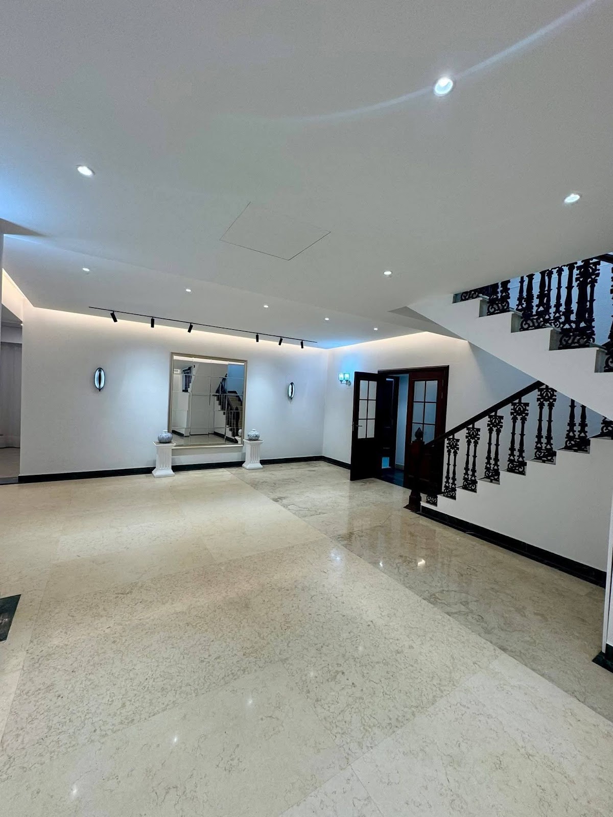 STAR PROPERTY - Photo 1