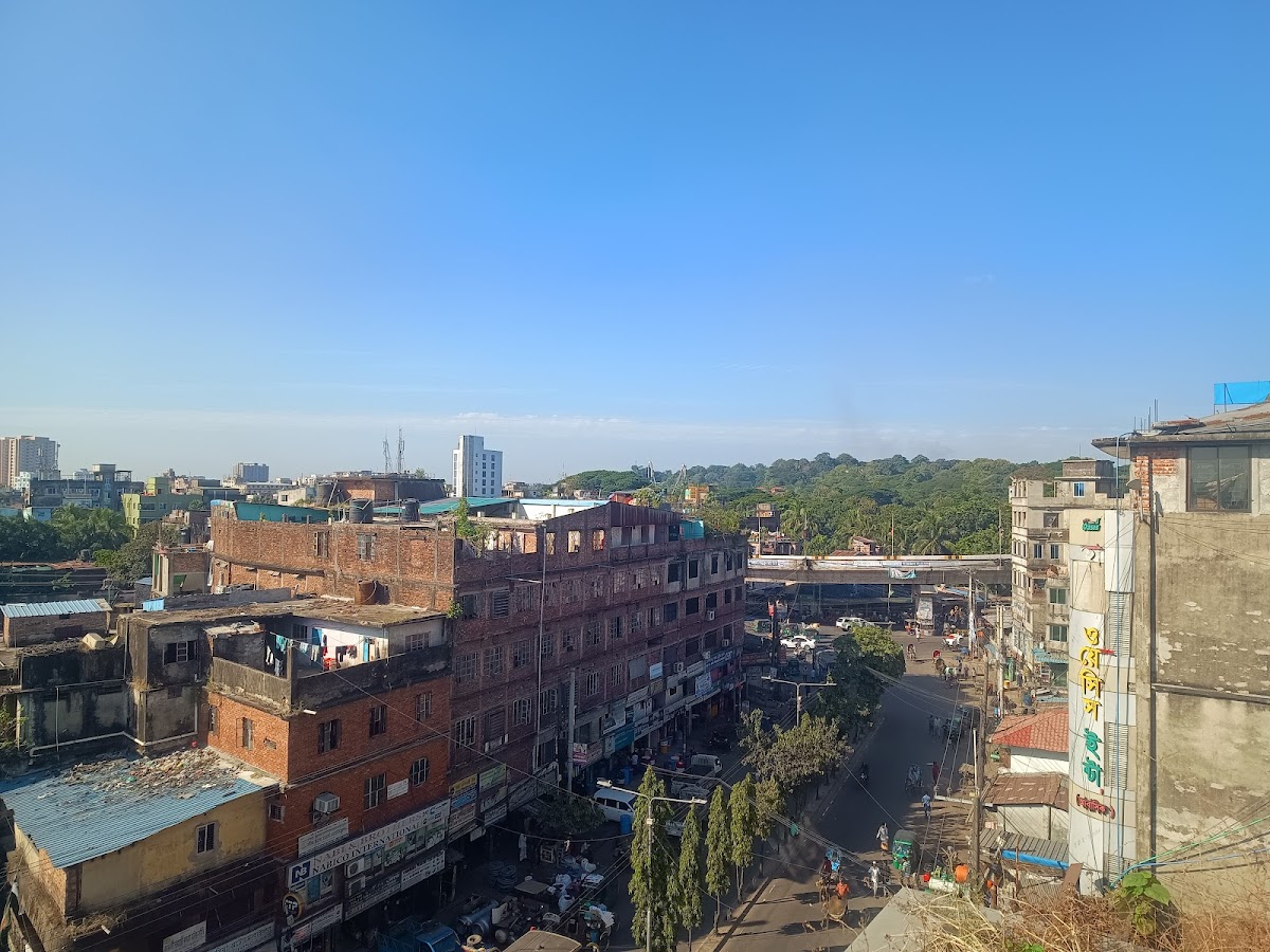 Royal Living Hotel & Suites - Photo 1