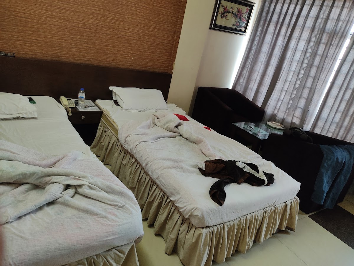 Royal Living Hotel & Suites logo